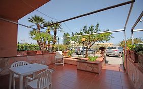 Villetta Santa Lucia con patio e giardino by Wonderful Italy